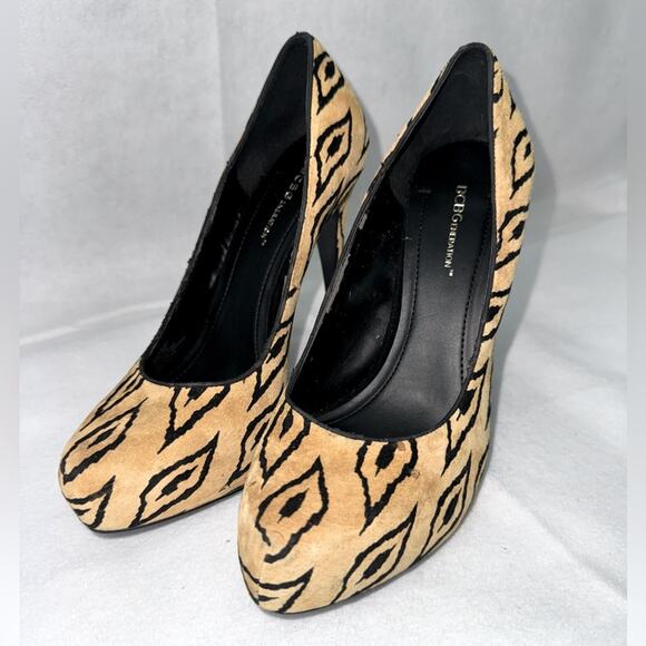 BCBGeneration Parade2 Women’s Platform Pumps size 9 suede Tribal Print black tan - Picture 2 of 10